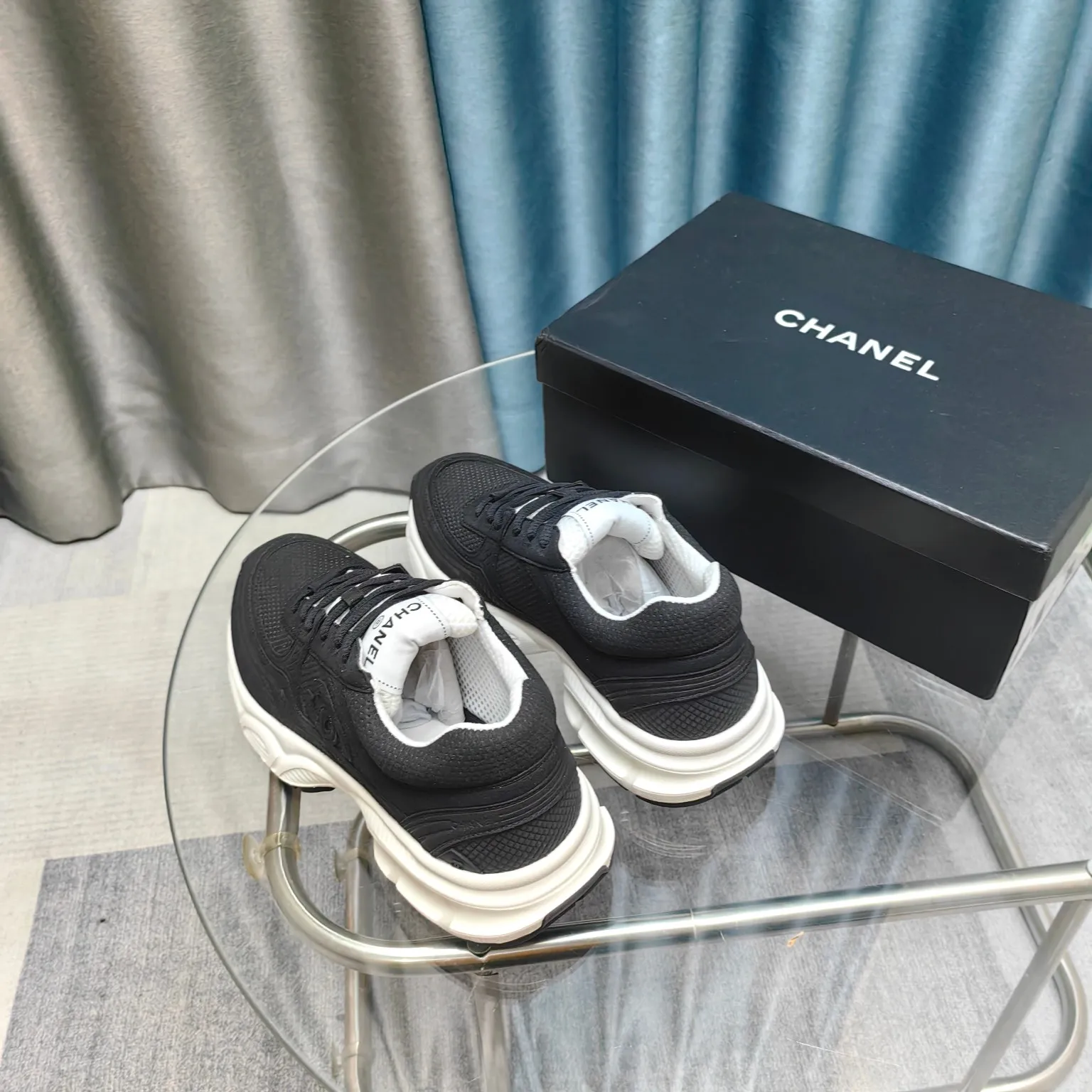 p680🐮🐮Chanel Chanel dad shoes, men and women couples - 2025 counter top casual sports shoes This classic design; the upper is electro-embroidered with a variety of techniques; the outsole is fashionable and sporty; it is unusual to incorporate a variety of color matching elements... The diversified mix and match is very beautiful and versatile, casual, fashionable, sports and outdoor can be taken into account... ꫛꫀꪝ Go➫ Material: ❶Upper is made of: Original imported first-layer silk cowhide + original waterproof cloth + original first-layer cowhide ❷Inner lining: original sheep lining + mesh ❸Outsole based on: original TPU combination outsole Special counter boutique packaging complete set for women 35–41